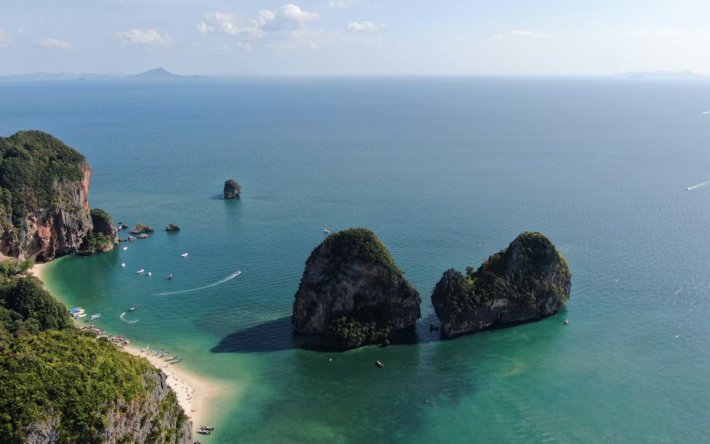 Railay Beach: A magnificent haven for beach lovers.