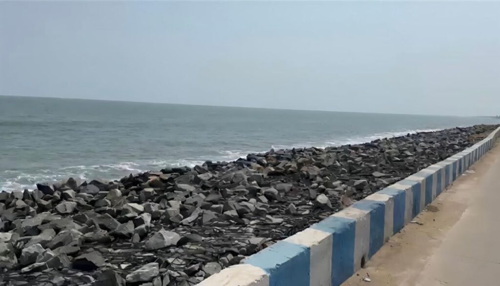 Coastal drive along Bay of Bengal